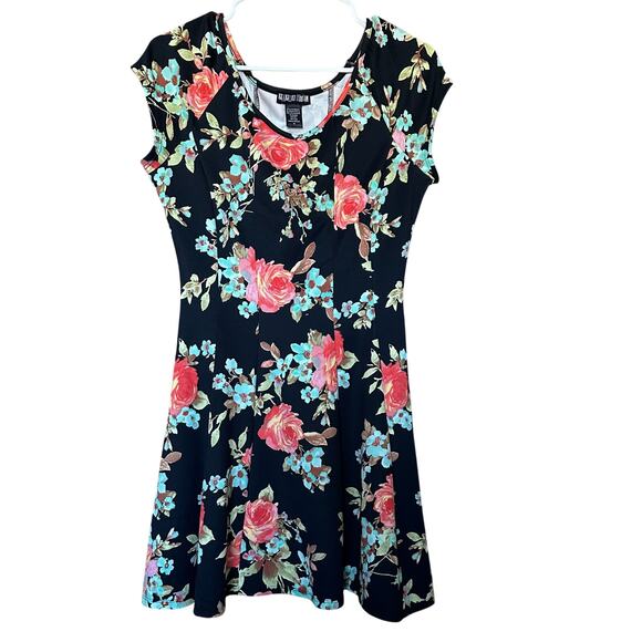 Paper Doll Swing Dress Cap Sleeve NWT Floral Size Medium - Picture 1 of 5